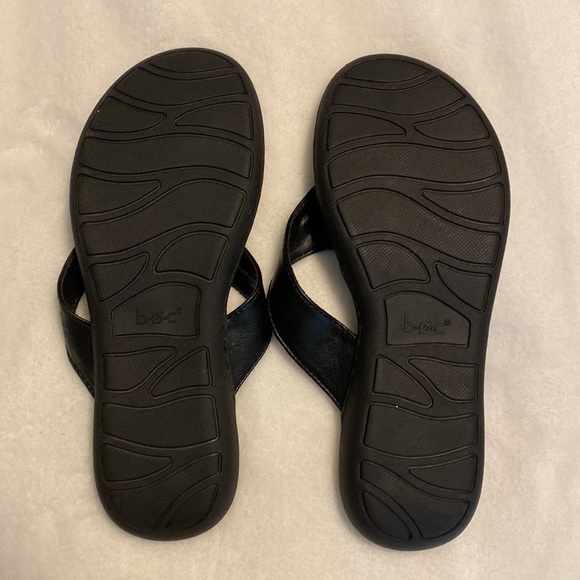boc Shoes Nwot Boc Black Thong Zita Flip Flop Sandals With Padded